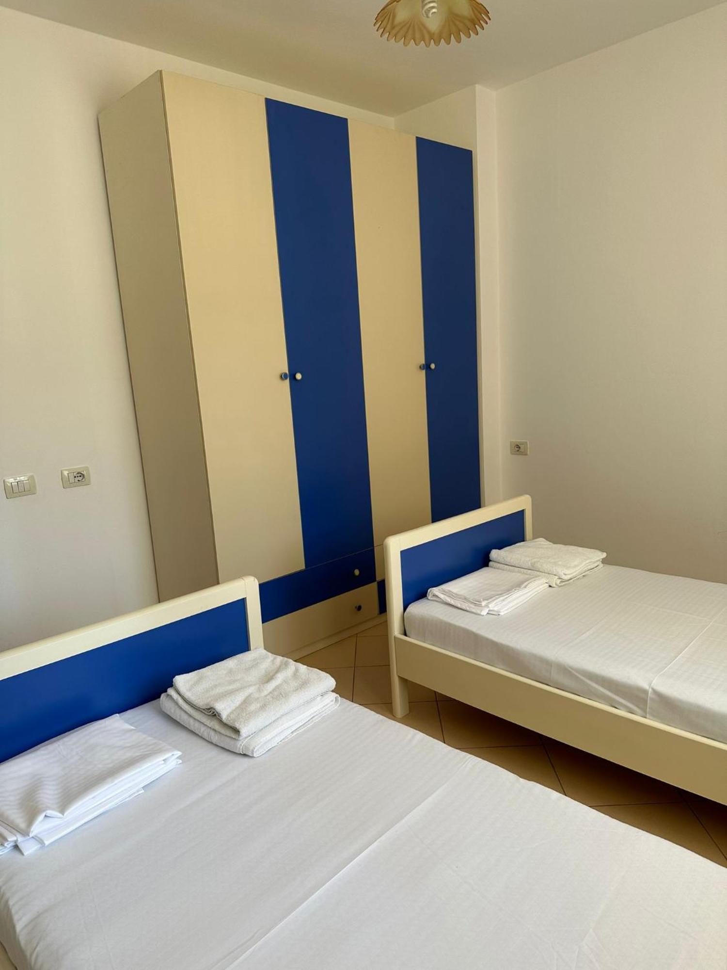 Renting House Vlorë Buitenkant foto