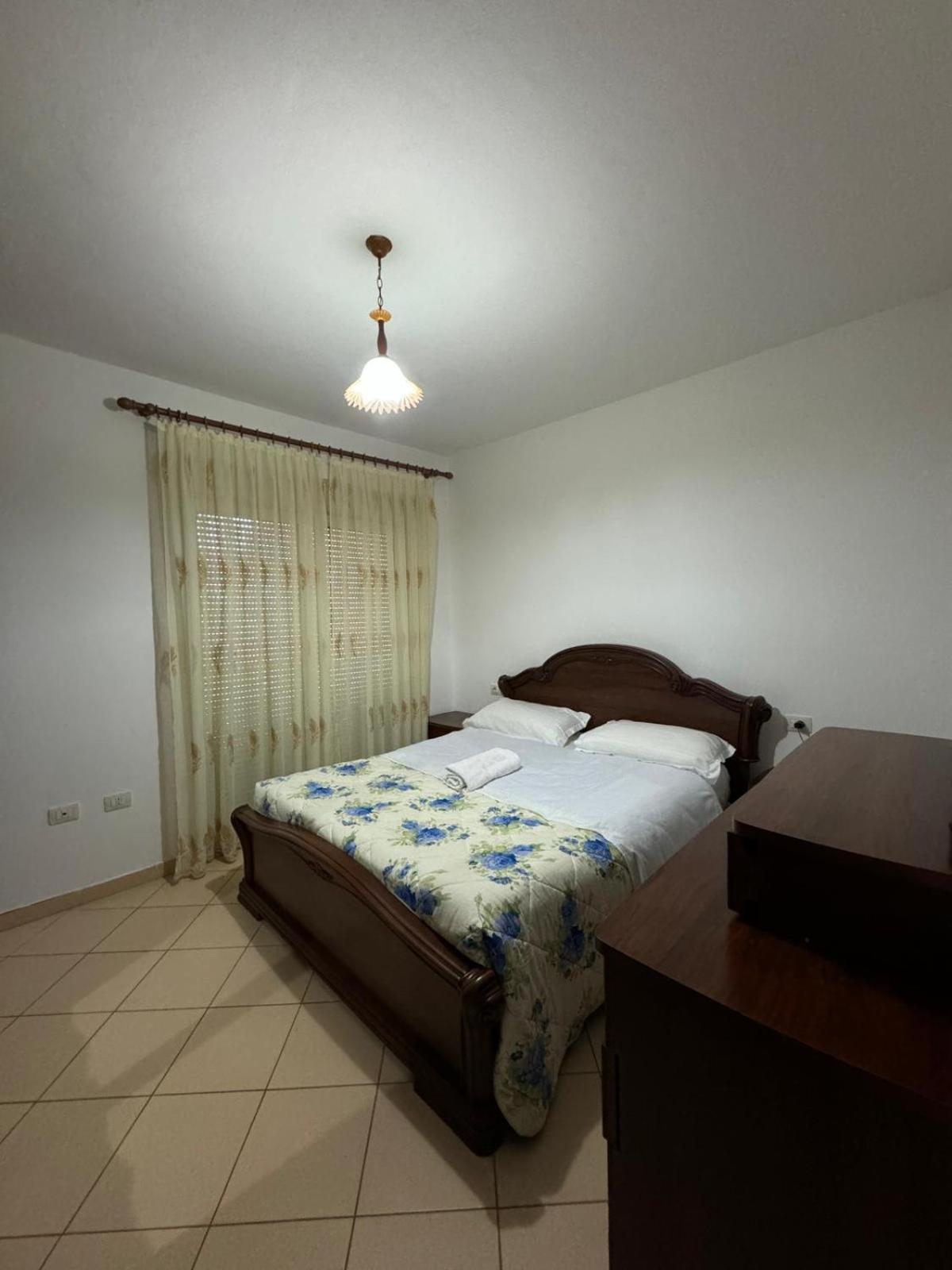 Renting House Vlorë Buitenkant foto